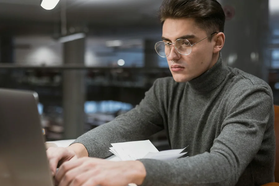 PaperWriter Review How Humans Write And Why They’re Better Than AI