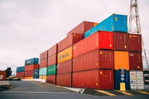 7 Smart Tips for Maximising Storage with Modern Containers