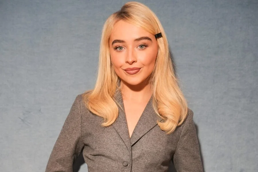 Sabrina Carpenter Weight