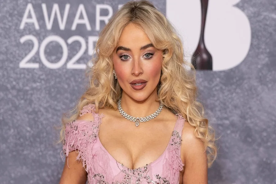 Sabrina Carpenter Weight