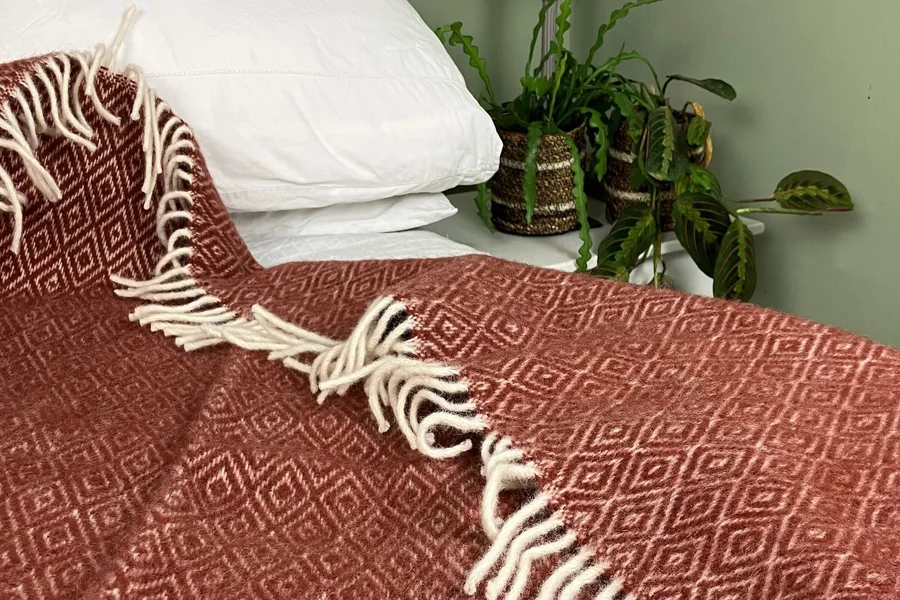 Why Merino Wool Throws Regulate Microclimates for Cozy Living