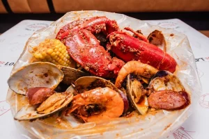 Why Seafood Boil Dining is Popular with Families Today