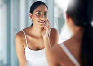 How Skin Health Shapes Confidence, Personal Style, and Wardrobe Choices