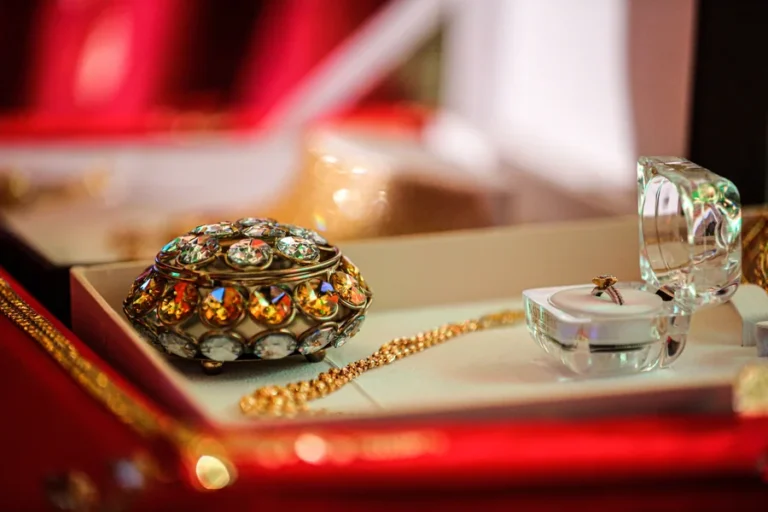 Statement Jewelry vs. Everyday Jewelry