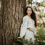The One-Dress Theory: What the Linen Dress Knows That Your Wardrobe Doesn’t